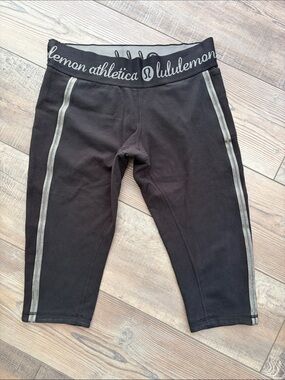 Lululemon athletica Black Cropped Leggings - Size 10